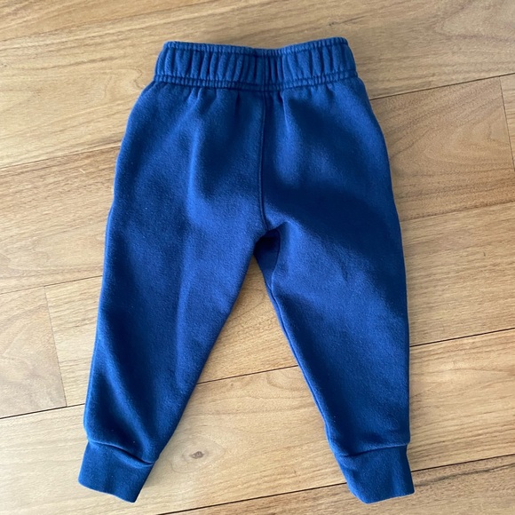 Boys Nike sweatpants - Picture 2 of 5